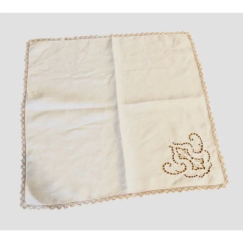 Set of 6 Vintage White Cotton Dinner Napkins w lace cutout details—17” Square
